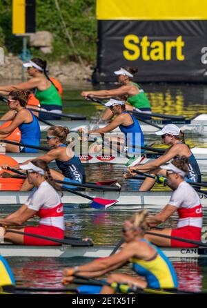 Linz, Autriche, lundi 26 août 2019, Championnat du monde d'aviron FISA, Regatta, États-Unis W2X, Bow Cicely MADDEN, pierre de Genevra [Gevvie], S'éloigner, du ponton de départ, dans leur chaleur, [crédit obligatoire; Peter SPURRIER/Intersport Images] 11:17:24 26.08.19 Banque D'Images