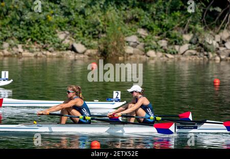 Linz, Autriche, lundi 26 août 2019, Championnat du monde d'aviron FISA, Regatta, États-Unis W2X, Bow Cicely MADDEN, pierre de Genevra [Gevvie], S'éloigner, du ponton de départ, dans leur chaleur, [crédit obligatoire; Peter SPURRIER/Intersport Images] 11:17:29 26.08.19 Banque D'Images