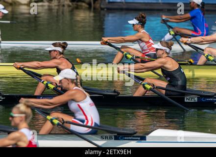 Linz, Autriche, lundi 26 août 2019, FISA World Rowing Championship, Regatta, NZL W2X, Bow Brooke DONOGHUE, Olivia LOE, S'éloigner, du ponton de départ, dans la chaleur, [crédit obligatoire; Peter SPURRIER/Intersport Images] 11:09:54 26.08.19 Banque D'Images