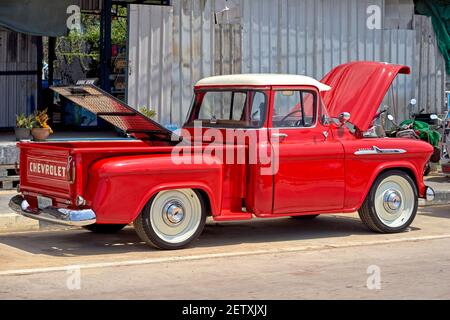 Chevrolet Apache 31.1959 vintage pick-up Chevrolet en rouge vierge concours d'élégance état ayant subi une restauration complète. Banque D'Images