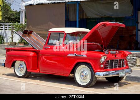 Chevrolet Apache 31.1959 vintage pick-up Chevrolet en rouge vierge concours d'élégance état ayant subi une restauration complète. Banque D'Images