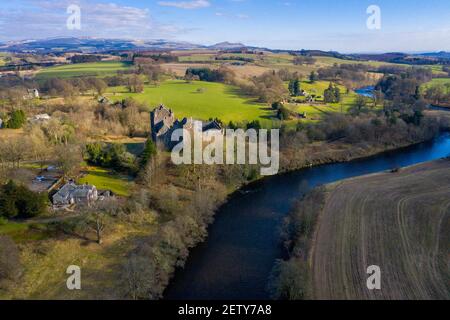 Château de Doune sur les rives de la rivière Teith, Doune, quartier de Stirling, Écosse. Banque D'Images