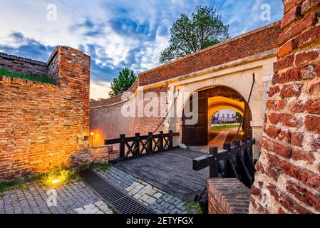 Alba Iulia, Roumanie. Porte V de la forteresse de la Caroline d'Alba, paysage médiéval de la Transylvanie, toile de fond de voyage. Banque D'Images