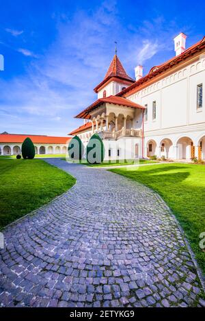 Monastère de Brancoveanu, Transylvanie. Cour du célèbre monastère orthodoxe dans le village de Sambata de sus, vue de voyage de la Roumanie. Banque D'Images