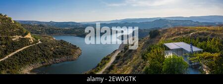 Vue panoramique aérienne du barrage d'Evretou, Akamas, Chypre Banque D'Images