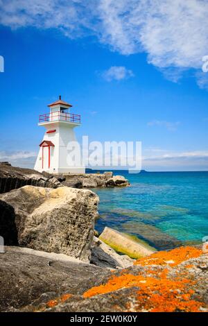 Bruce Peninsula : magnifique phare blanc Lions Head, Ontario Banque D'Images