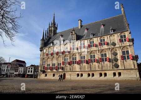 L'impressionnant Stadhuis de style gothique (hôtel de ville, daté de 1450), situé sur le Markt (place principale), Gouda, South Holland, pays-Bas Banque D'Images