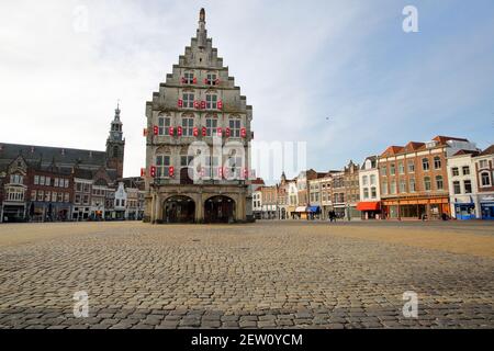 L'impressionnant Stadhuis de style gothique (hôtel de ville, daté de 1450), situé sur le Markt (place principale), Gouda, South Holland, pays-Bas Banque D'Images