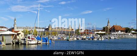 Allemagne, Bade-Wurtemberg, Lac de Constance (Bodensee), Constance (Constance), le port, Maison du Conseil (Konzilgebäude) avec la cathédrale (Münster) à l'arrière Banque D'Images