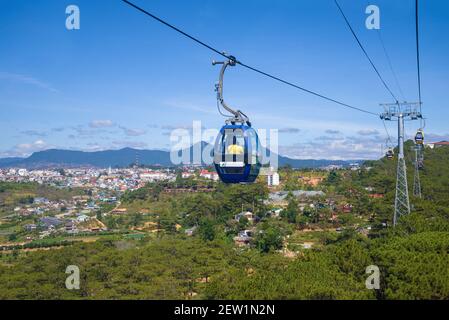 DA LAT, VIETNAM - 28 DÉCEMBRE 2015 : sur le téléphérique de la ville de Da Lat Banque D'Images