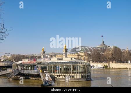 France, Paris, les rives de la Seine inondées par l'inondation, classée au patrimoine mondial de l'UNESCO, la Péniche Rosa Bonheur Banque D'Images