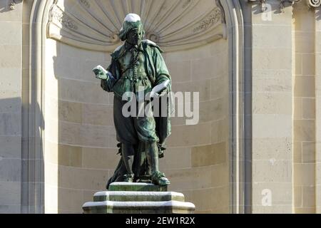 France, Meurthe et Moselle, Nancy, statue de Jacques Callot sur la place Vaudemont (place Vaudemont) près de la place Stanislas (ancienne place royale) construite par Stanislas Leszczynski, roi de Pologne et dernier duc de Lorraine au XVIIIe siècle, classée au patrimoine mondial de l'UNESCO Banque D'Images