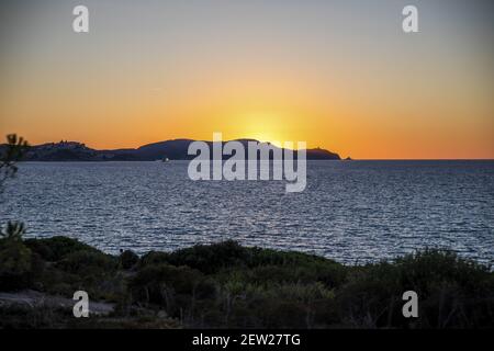 France, haute-Corse (2B), Balagne, Golfe de Calvi, la citadelle au coucher du soleil Banque D'Images