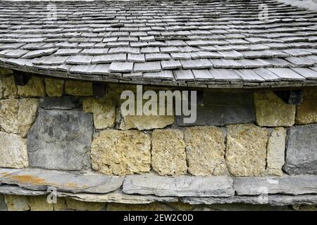 France, haute Savoie, chapelle au bord du lac du barrage de Roselend Banque D'Images