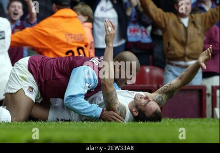 WEST HAM V CHELSEA 3/5/2003 DI CANIO APRÈS AVOIR OBTENU LA NOTE DAVID ASHDOWNPREMIER LEAGUE FOOTBALL Banque D'Images