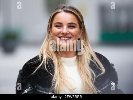 Londres, Royaume-Uni. 2 mars 2021. Sian Welby, présentateur de la télévision et animateur de la radio, quitte les studios Global radio à Londres. Crédit : Mark Thomas/Alay Live News Banque D'Images