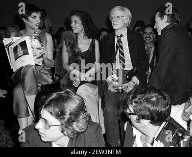 Liza Minnelli, Bianca Jagger, Andy Warhol, Halston Polaroid Night at Studio 54 Credit: Adam Scull/PHOTOlink/MediaPunch Banque D'Images