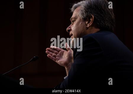 Christopher Wray, directeur du Bureau fédéral des enquêtes, témoigne à Capitol Hill, à Washington, devant une commission judiciaire du Sénat sur l'insurrection du 6 janvier, le terrorisme domestique et d'autres menaces, le mardi 2 mars 2021. Photo de Graeme Jennings/Pool/ABACAPRESS.COM Banque D'Images