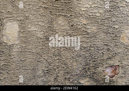 texture la surface est recouverte de dépôts de sel. La surface de l'ancien tuyau de refroidissement métallique au niveau du CHPP. Les dépôts chimiques cristallisés sur le Banque D'Images