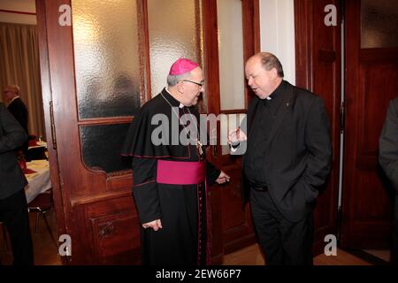 Bischof Wolfgang Ipolt und Pfarrer Udo Jäkel beim Neujahrsempfang des Bistums Görlitz im St. Otto Stift in Görlitz am 18.1.2020 Banque D'Images