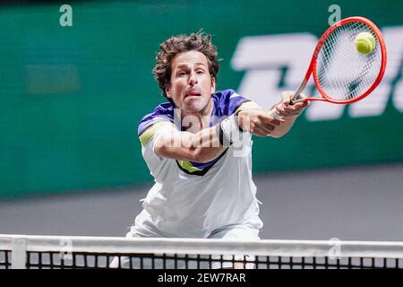 ROTTERDAM, PAYS-BAS - 2 MARS : Robin Haase des pays-Bas et Matwe Middelkoop des pays-Bas lors de leur match contre Nikola Mektic Banque D'Images