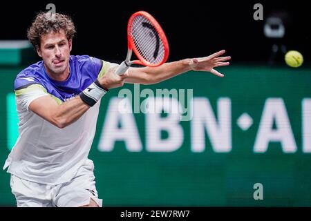 ROTTERDAM, PAYS-BAS - 2 MARS : Robin Haase des pays-Bas et Matwe Middelkoop des pays-Bas lors de leur match contre Nikola Mektic Banque D'Images