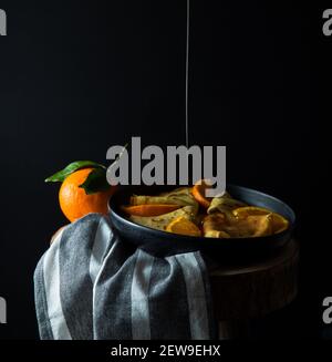 Crêpes fines avec sauce à l'orange Banque D'Images