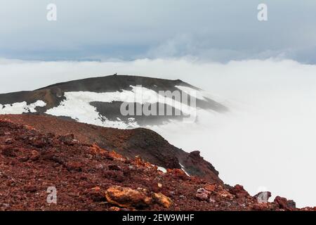 Paysage de neige et de brouillard blanc sur le sentier de randonnée de Fimmvorduhal Islande Banque D'Images