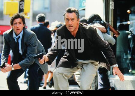 Robert de Niro, Edward Burns, '15 minutes' (2001) New Line Cinema. Crédit photo: P.V. Caruso/New Line Cinema/The Hollywood Archive - référence du fichier 34082-822THA Banque D'Images