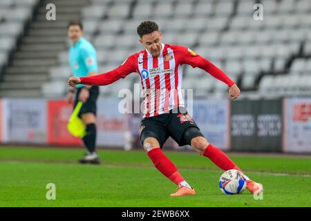 Sunderland, Royaume-Uni. 02 mars 2021. Callum McFadzean #25 de Sunderland avec le ballon à Sunderland, Royaume-Uni le 3/2/2021. (Photo par IAM Burn/News Images/Sipa USA) crédit: SIPA USA/Alay Live News Banque D'Images