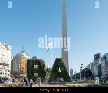 L'Obélisque sur l'avenue 9 de Julio, Buenos Aires, Argentine Banque D'Images