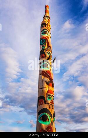 Totem dans la ville de Jasper, parc national Jasper, Alberta, Canada Banque D'Images