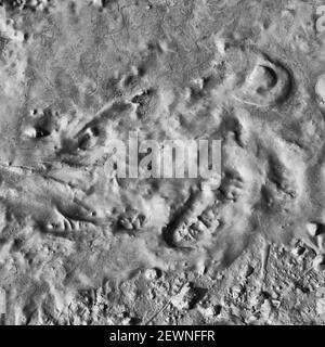 Boucle d'or noire et blanche indistincte et boueuse primordiale et forme partielle du pied comme un résumé de la chasse à la vie de la NASA sur Mars. Éliminer la boue. Banque D'Images