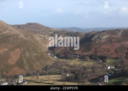 Ces piliers en pierre sont l'entrée de la promenade du Jubilé Le chemin côtier de Panmaenmawr à Conwy Banque D'Images