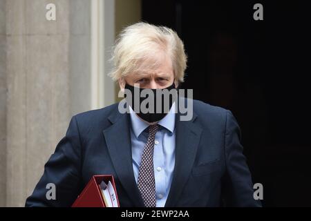 Downing Street Westminster Londres, Royaume-Uni. 3 mars 2021. Boris Johnson quitte No10 Downing Street pour se rendre à Westminster pour ses questions des premiers ministres le jour du budget 2021. Crédit : MARTIN DALTON/Alay Live News Banque D'Images