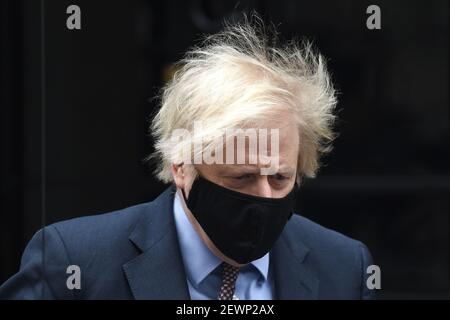 Downing Street Westminster Londres, Royaume-Uni. 3 mars 2021. Boris Johnson quitte No10 Downing Street pour se rendre à Westminster pour ses questions des premiers ministres le jour du budget 2021. Crédit : MARTIN DALTON/Alay Live News Banque D'Images