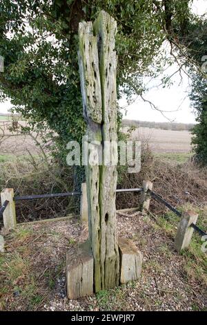 Le chêne Gibbert poste à Bilstone, Leicestershire, que le corps pendu de John Massey a été enchaîné après son exécution. Banque D'Images