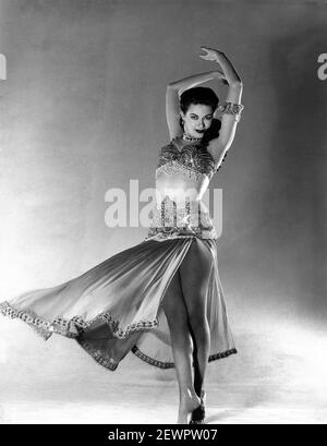 YVONNE DE CARLO Publicité Portrait Dancing for HOTEL SAHARA 1951 réalisateur KEN ANNAKIN photographe Cornel Lucas Tower film - George H. Brown Productions / distributeurs de films généraux (GFD) Banque D'Images