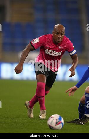 Cardiff, Royaume-Uni. 02 mars 2021. André Wisdom du comté de Derby en action. EFL Skybet Championship Match, Cardiff City v Derby County au Cardiff City Stadium de Cardiff, pays de Galles, le mardi 2 mars 2021. Cette image ne peut être utilisée qu'à des fins éditoriales. Utilisation éditoriale uniquement, licence requise pour une utilisation commerciale. Aucune utilisation dans les Paris, les jeux ou les publications d'un seul club/ligue/joueur. photo par Andrew Orchard/Andrew Orchard sports Photography/Alamy Live News crédit: Andrew Orchard sports Photography/Alamy Live News Banque D'Images