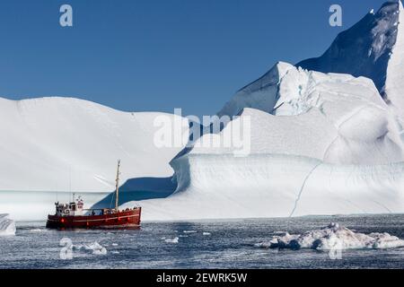 Visites parmi les icebergs vêtus du glacier Jakobshavn Isbrae, site classé au patrimoine mondial de l'UNESCO, Ilulissat, Groenland, régions polaires Banque D'Images