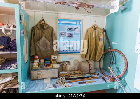 Intérieur de l'ancienne base britannique maintenant un musée et un bureau de poste à Port Lockroy sur la petite île Goudier, Antarctique, régions polaires Banque D'Images