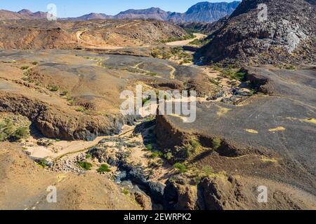 Antenne de la gorge au-dessus de la cascade de Timia, Oasis de Timia, Air Mountains, Niger, Afrique Banque D'Images