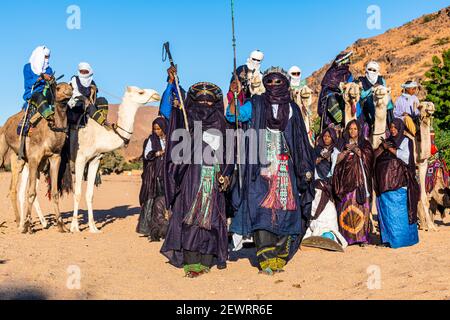 Tuaregs traditionnels habillés, Oasis de Timia, Air Mountains, Niger, Afrique Banque D'Images