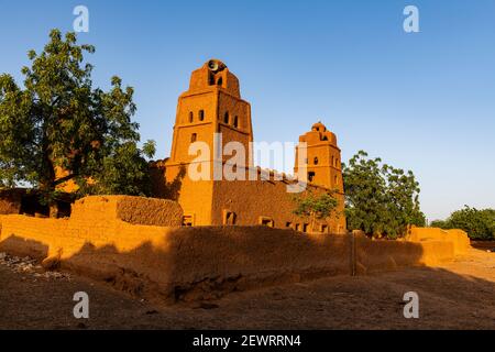 Mosquée de style architectural soudano-sahélienne à Yamma, Sahel, Niger, Afrique Banque D'Images