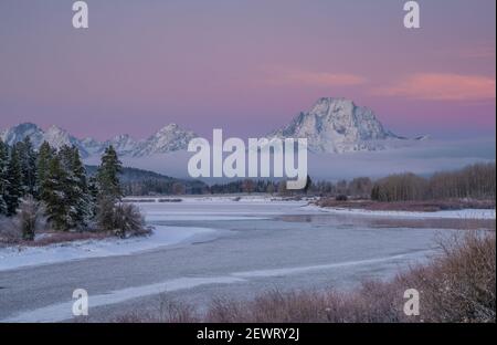 Lumière avant l'aube à Oxbow Bend avec Mount Moran, Grand Teton National Park, Wyoming, États-Unis d'Amérique, Amérique du Nord Banque D'Images