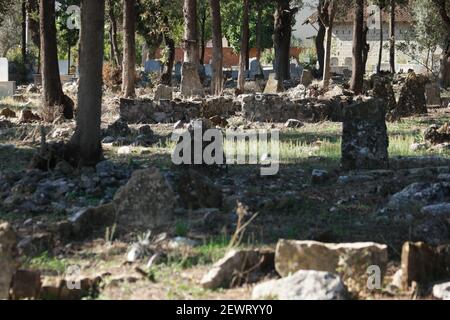 Ruines du cimetière musulman en Turquie. Banque D'Images