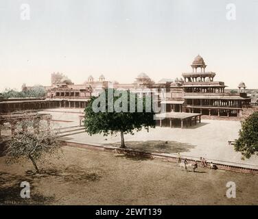 Photographie ancienne de la fin du XIXe siècle : cour à Fatehpur Sikri, Inde. Banque D'Images