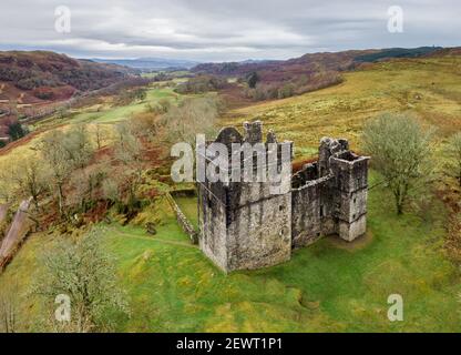 Vue aérienne du château de Carnasserie par un jour couvert, Kilmartin, Argyll et Bute, Écosse, Royaume-Uni Banque D'Images