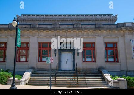 Bâtiment de poste historique de style maya dans main Street quartier historique dans le centre-ville de Woonsocket, Rhode Island RI, Etats-Unis. Banque D'Images