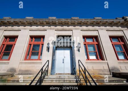 Bâtiment de poste historique de style maya dans main Street quartier historique dans le centre-ville de Woonsocket, Rhode Island RI, Etats-Unis. Banque D'Images